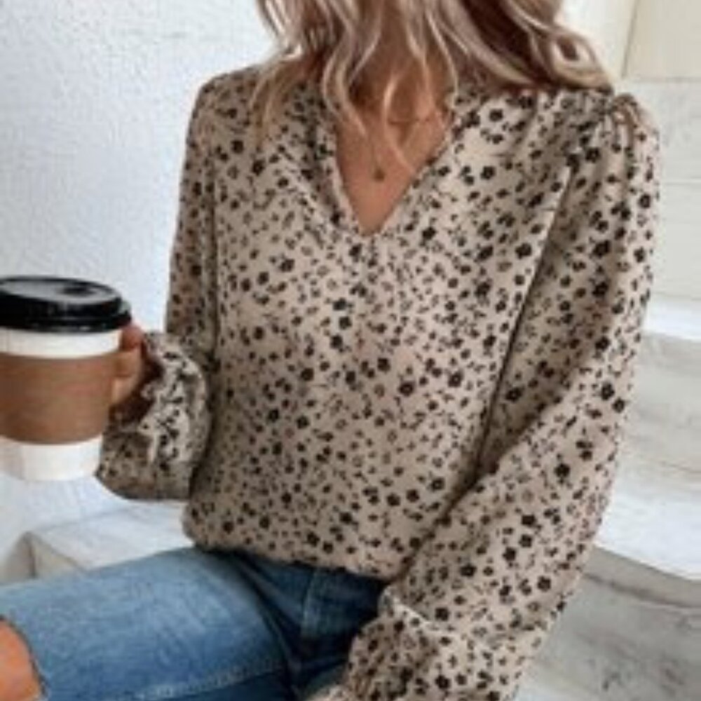 Shein women’s Chic Floral black and beige Patterned Blouse size large